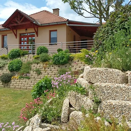 Guest house Napfenydomb Vendeghaz *