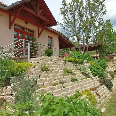 Napfenydomb Vendeghaz Guest house Matraszele